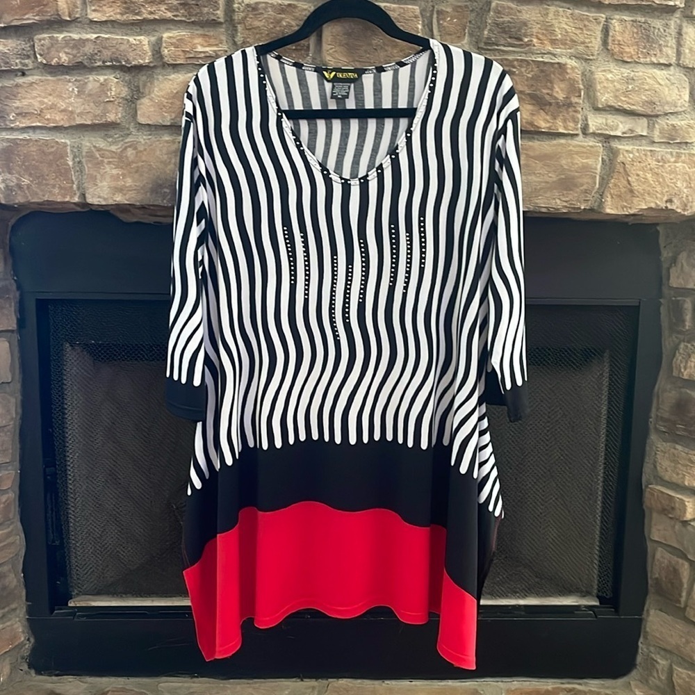 Valentino red, black & white shark bite blouse w/ silver studs & side slits. XL